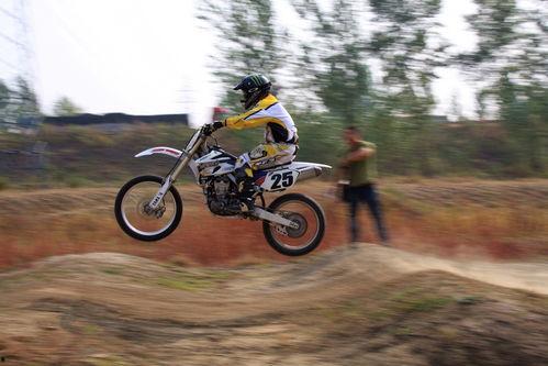 国产越野摩托车爬山视频,国产越野摩托车爬山挑战纪实  第3张